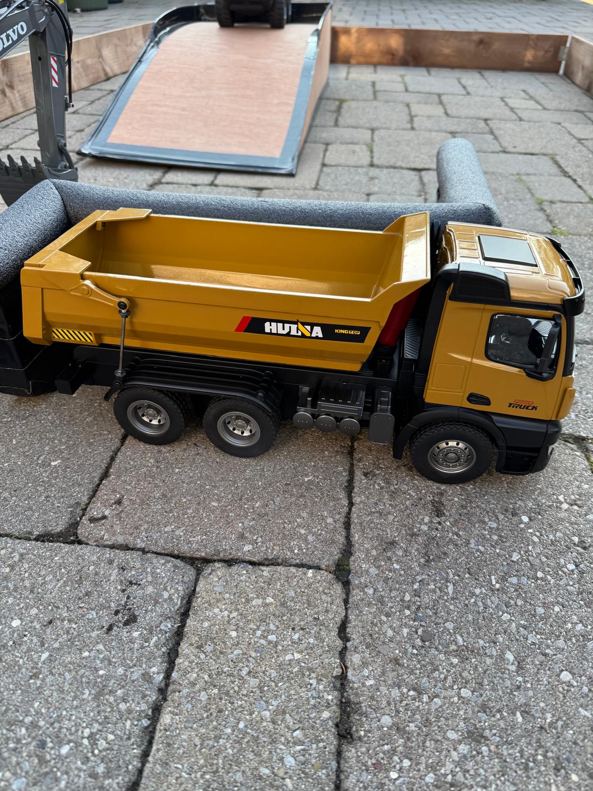 RC diggers in action
